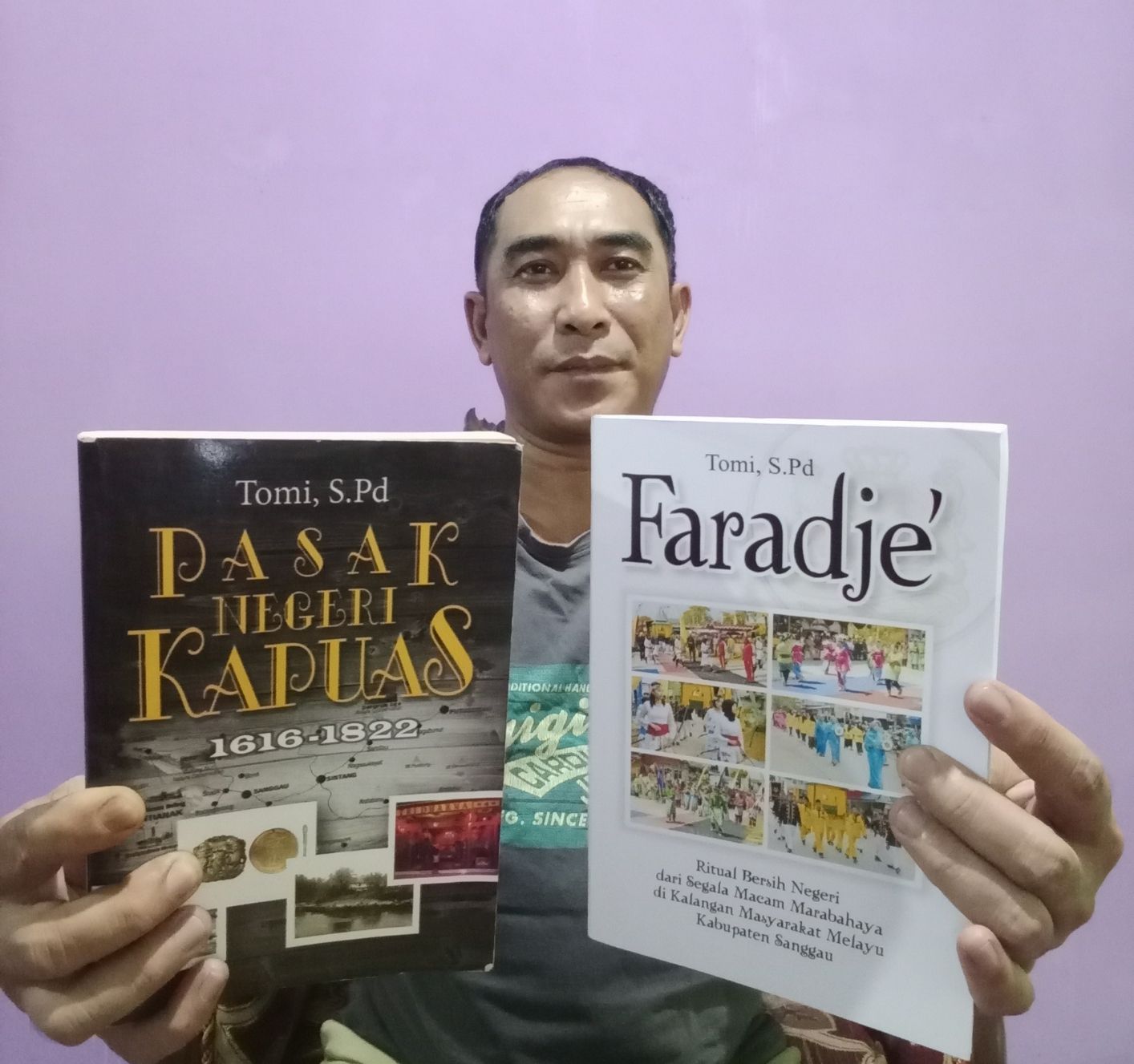 Tomi, S.Pd.,M.E., Penulis dari Kabupaten Sanggau, yang menulis buku Pasak Negeri Kapuas 1616-1822 dan Faradje’, yang diterbitkan oleh Feliz Books. Namun tidak mendapatkan kontrak penerbitan dan tidak dibayarkan Hak Royaltinya
