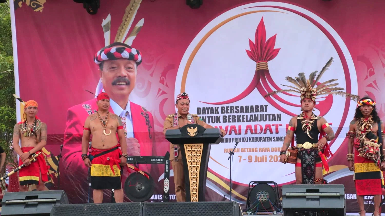 Wakil Gubernur Kalimantan Barat, Krisantus Kurniawan, membuka Gawai Adat Dayak Nosu Minu Podi ke-21 di Rumah Betang Raya Dori’ Mpulor, Kabupaten Sanggau.