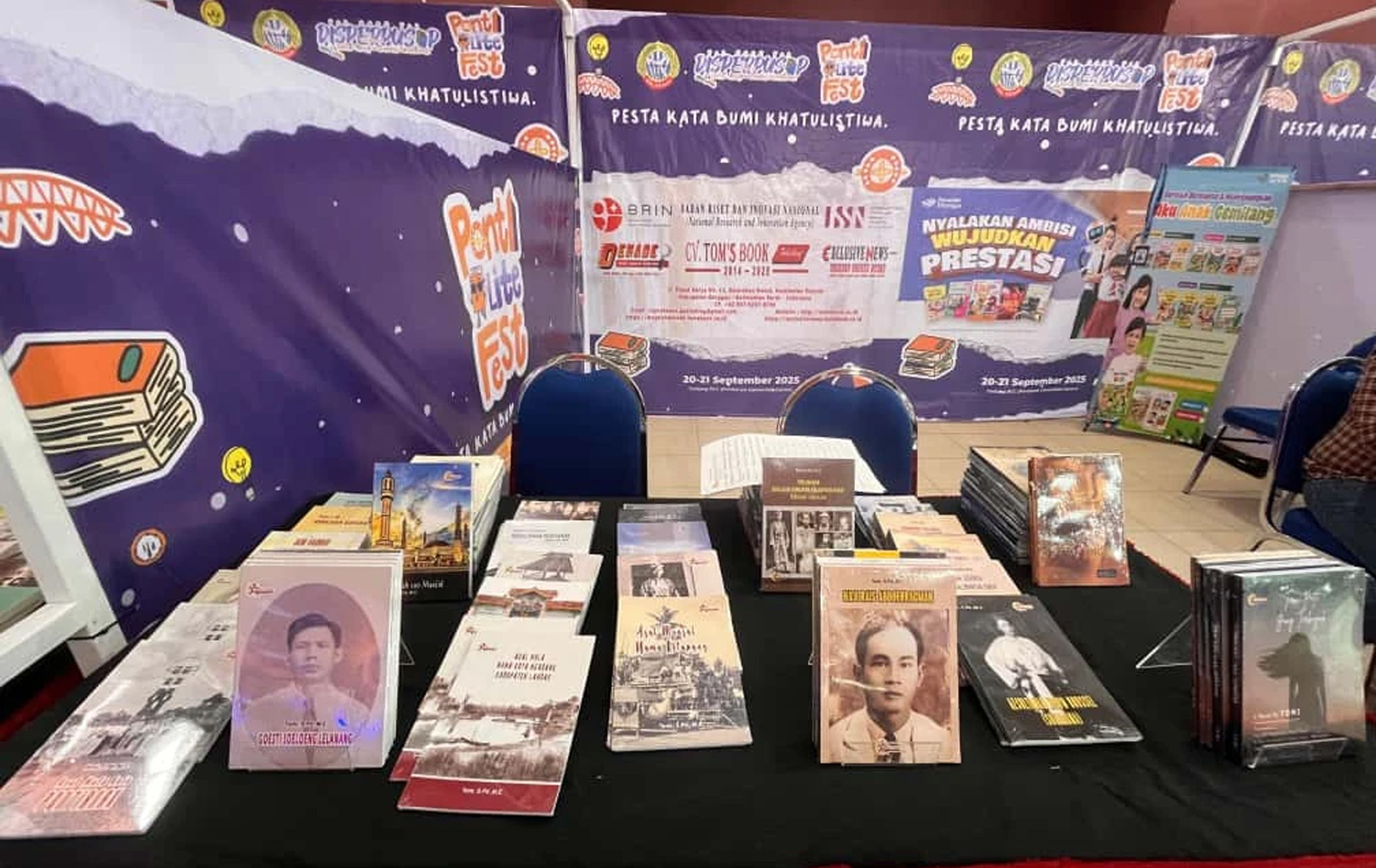 Bazaar buku di Ponti Lite Fest 2025.